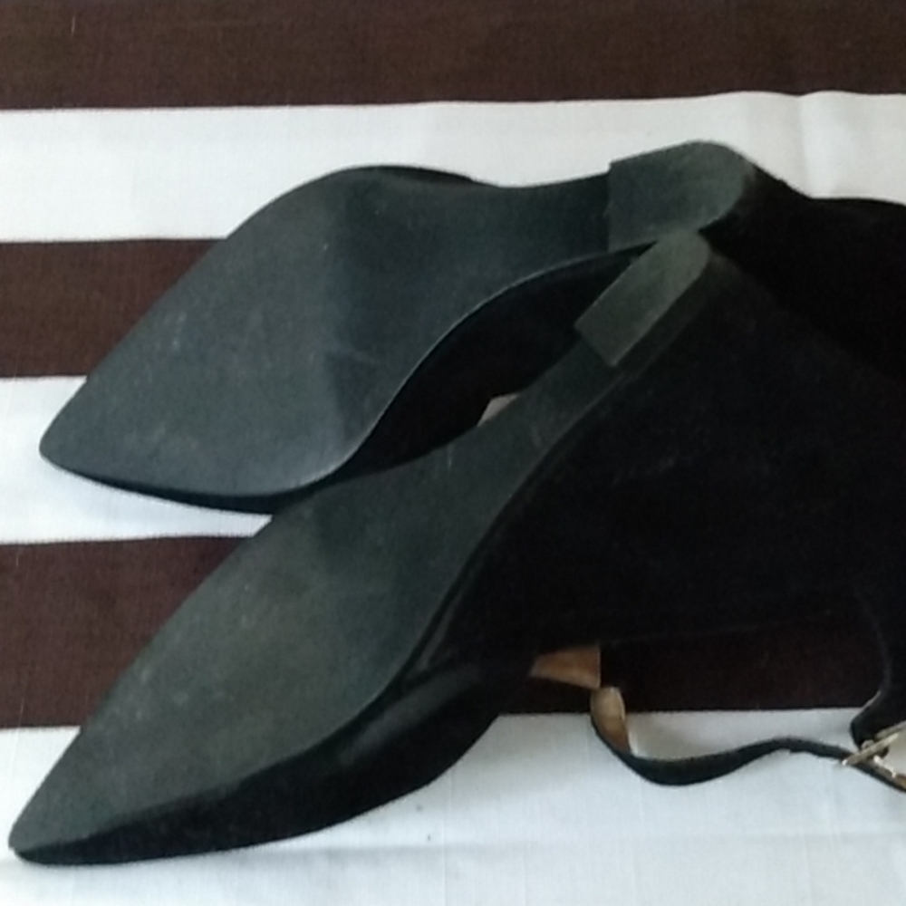 Shoes - Picture 6 of 11